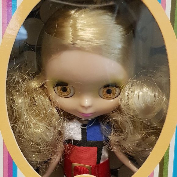 Petit Blythe Mondrian Doll by Takara - Picture 2 of 3
